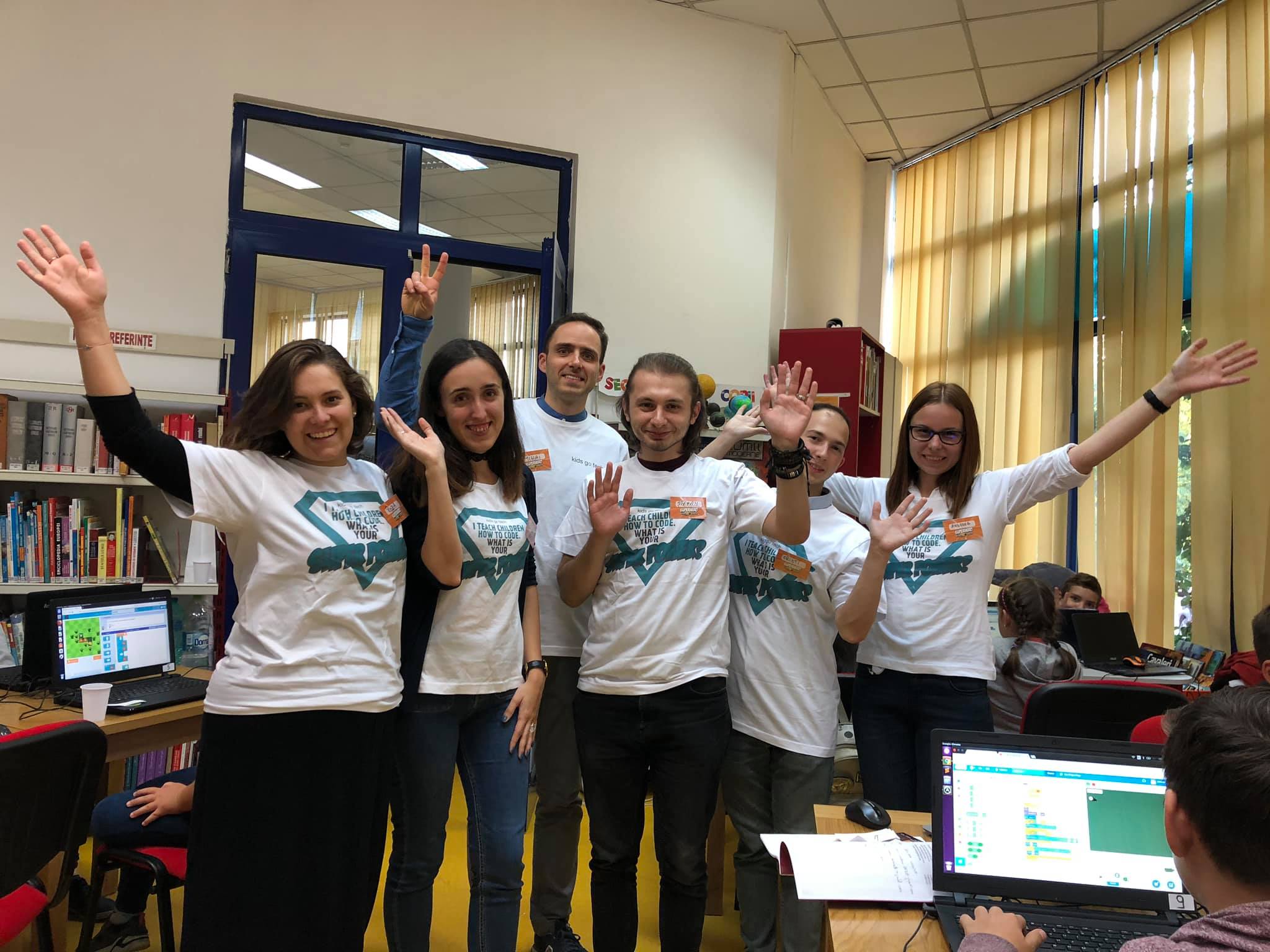 Parte din trainerii voluntari Kids Go Tech